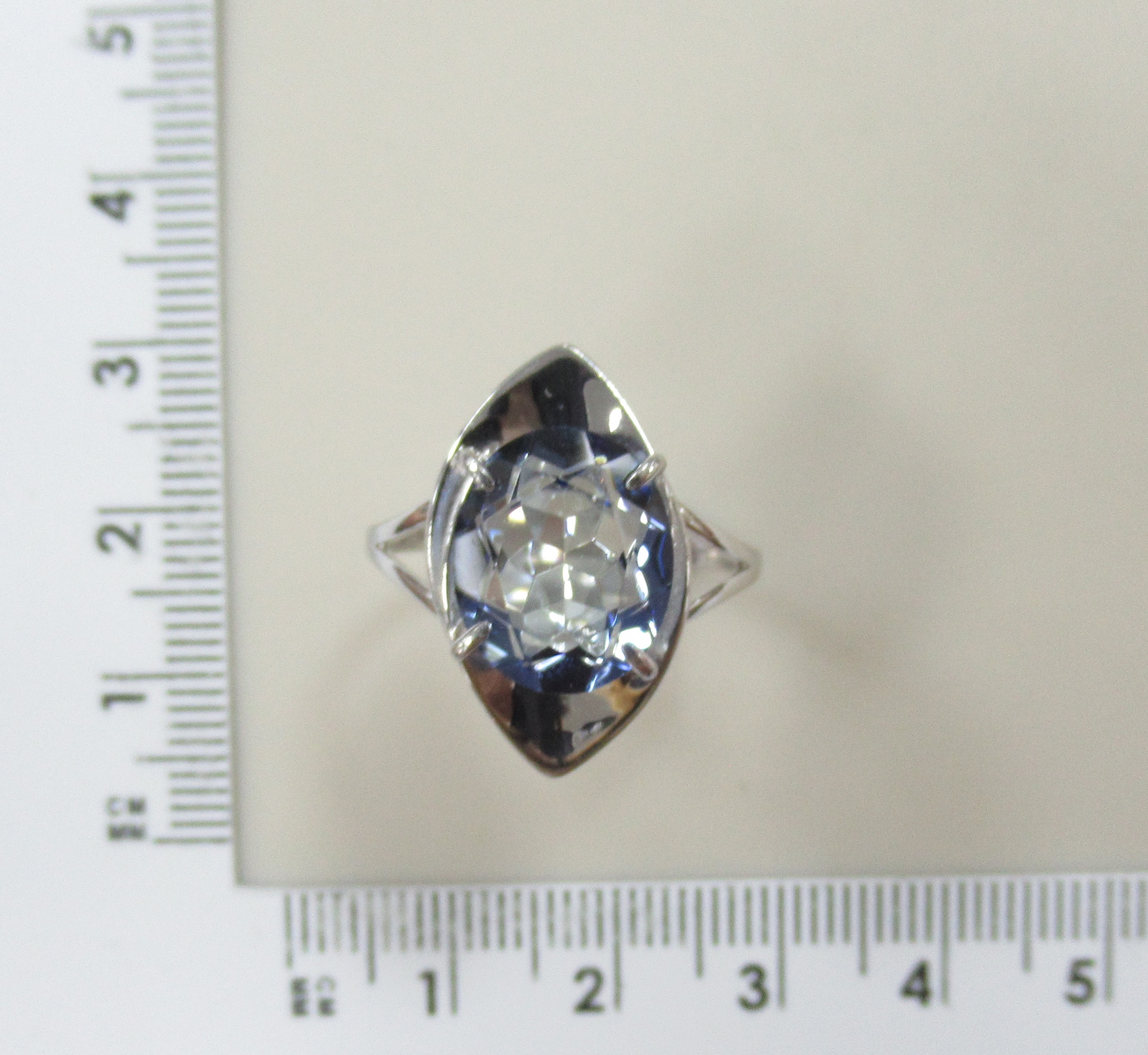 Серебряное кольцо с синим горным хрусталем